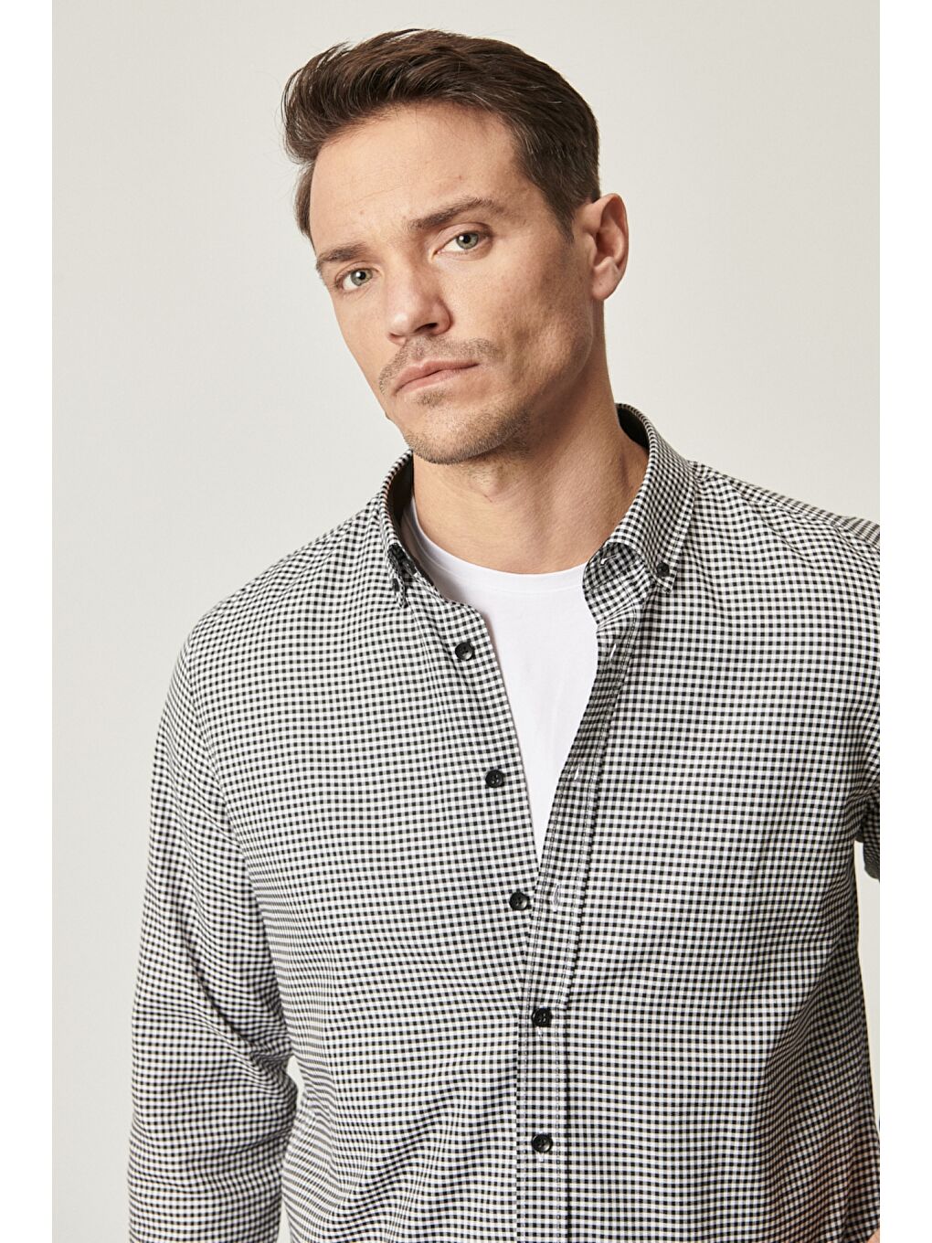 Erkek Beyaz-Siyah Tailored Slim Fit Dar Kesim Düğmeli Yaka Kareli Gömlek-2