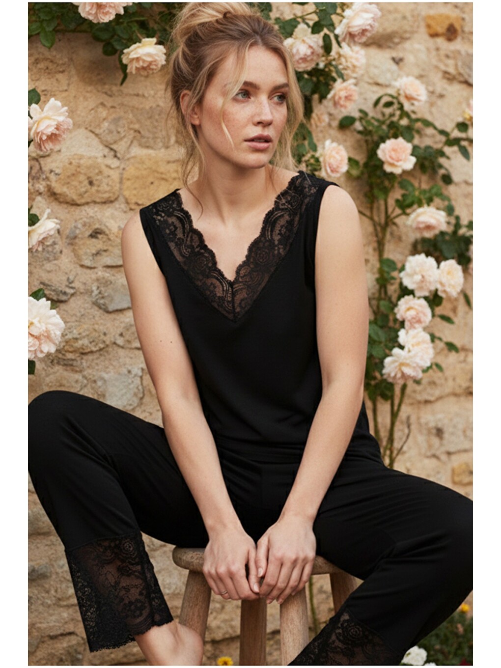Siyah Dantel Detaylı Kolsuz Örme Viskon Pijama Takım26120751