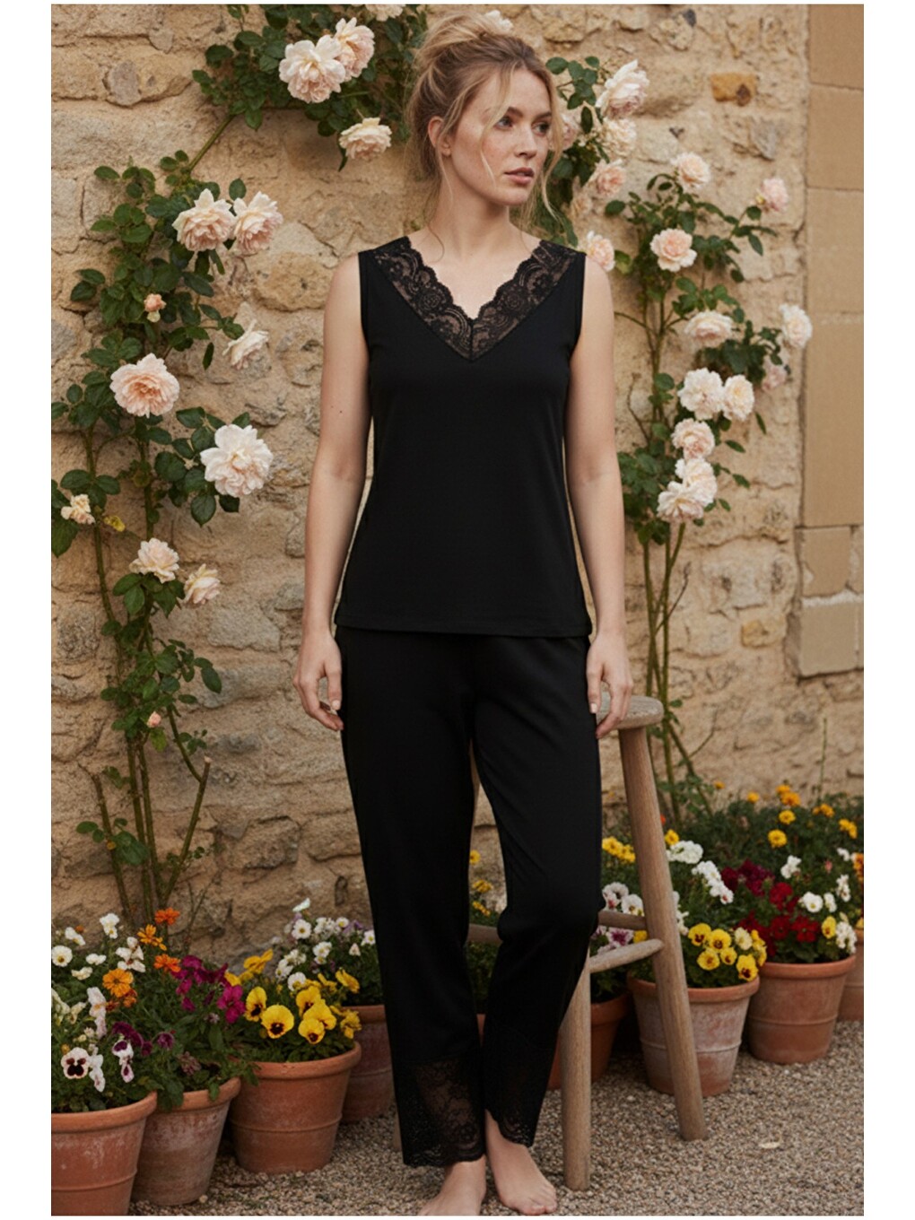 Siyah Dantel Detaylı Kolsuz Örme Viskon Pijama Takım26120751-1