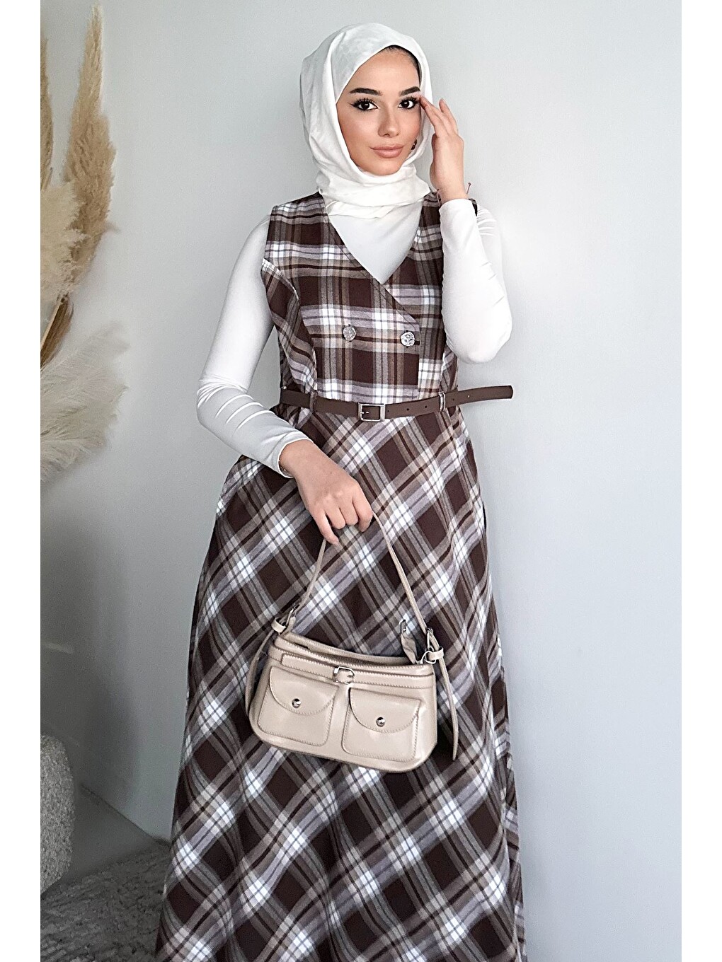 Kahverengi Ekose Desenli Kemerli Tesettür Elbise-4