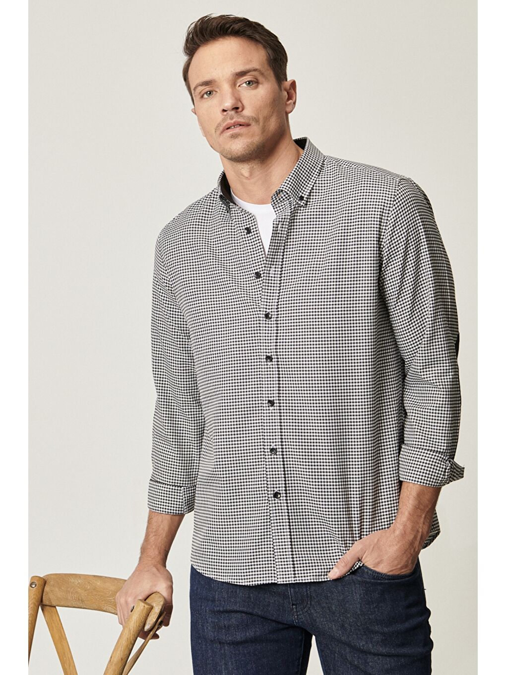 Erkek Beyaz-Siyah Tailored Slim Fit Dar Kesim Düğmeli Yaka Kareli Gömlek-4