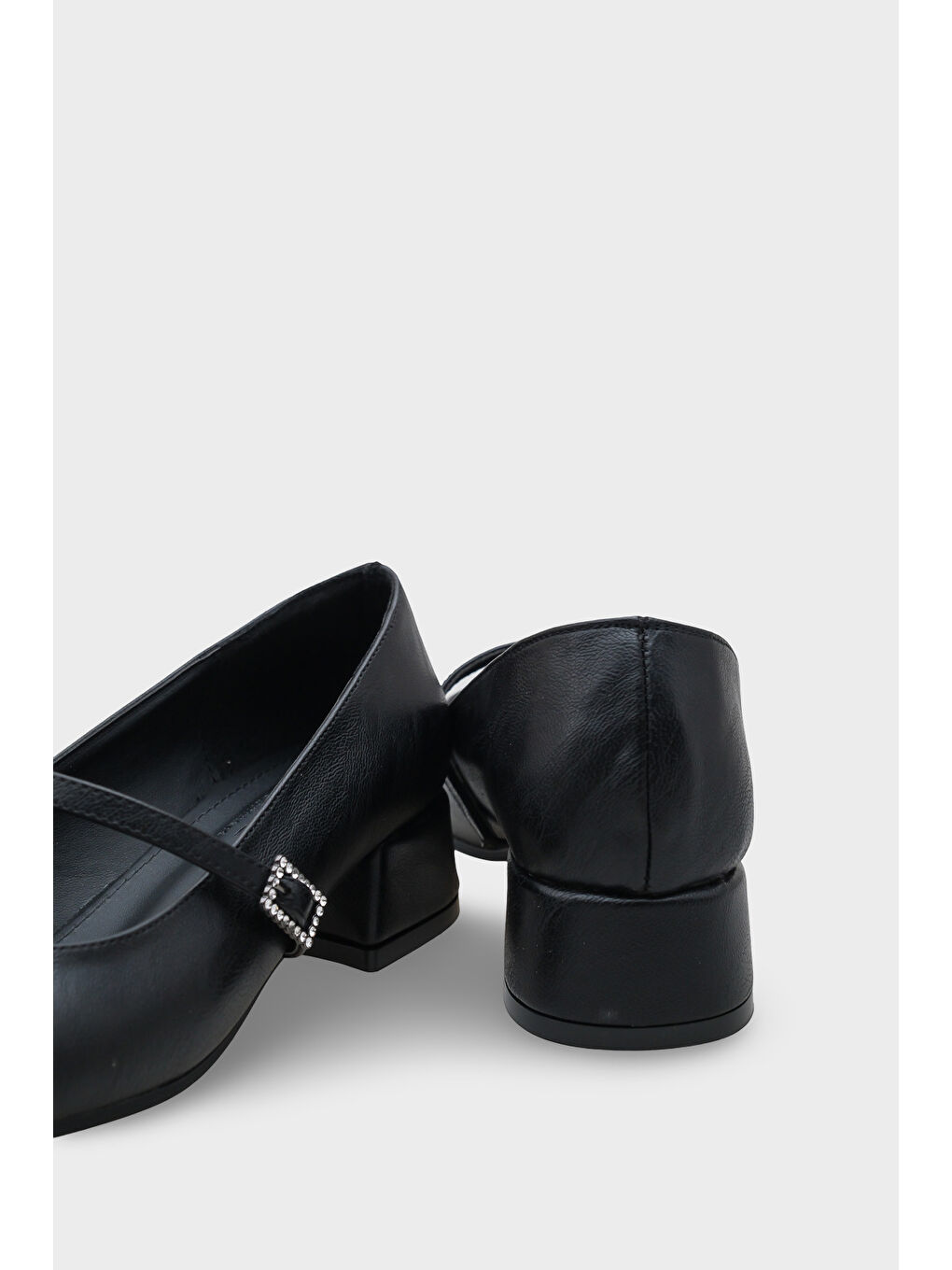 Siyah Küt Burunlu Kısa Topuklu Bantlı Mary Jane Kadın Ayakkabı-3