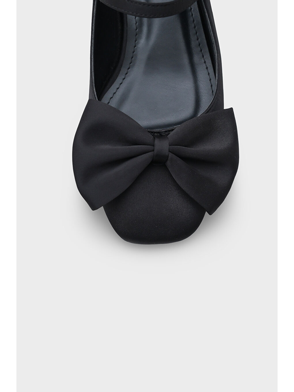 Siyah Susanna Kısa Topuklu Küt Burunlu Fiyonklu Mary Jane Saten Kadın Ayakkabı-2