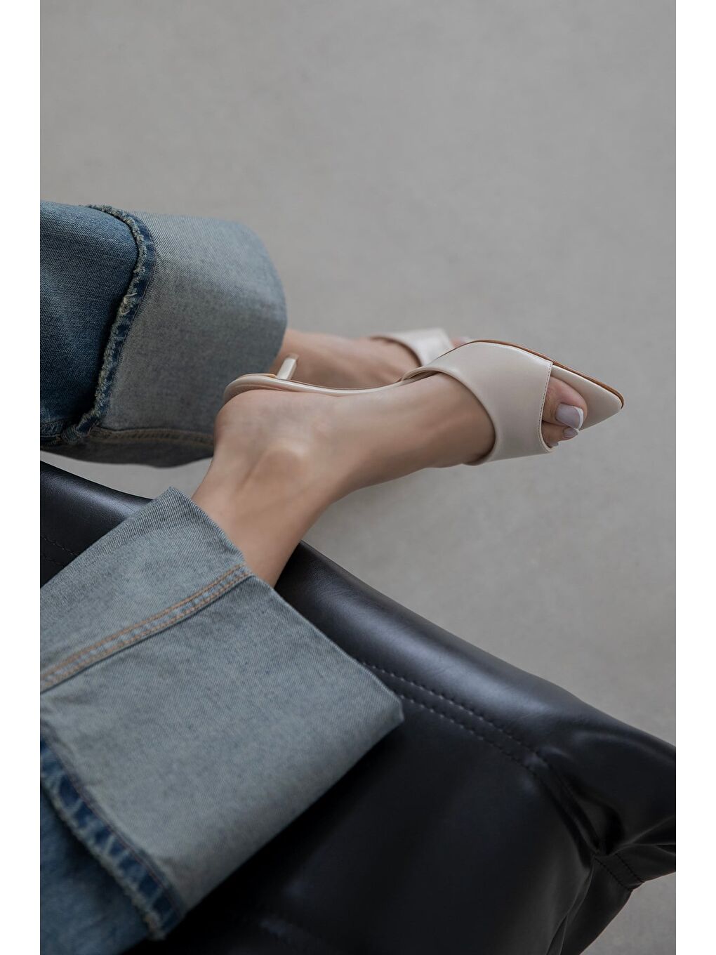 Randall Kadın Topuklu Kırışık Deri Terlik Bej-1