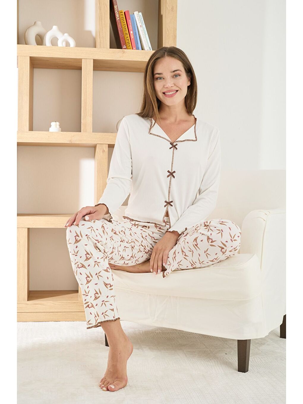 Kahverengi Kadın Fiyonk Detaylı Yüksek Kaliteli Yumuşak Fitilli Uzun Kollu Pijama Takımı