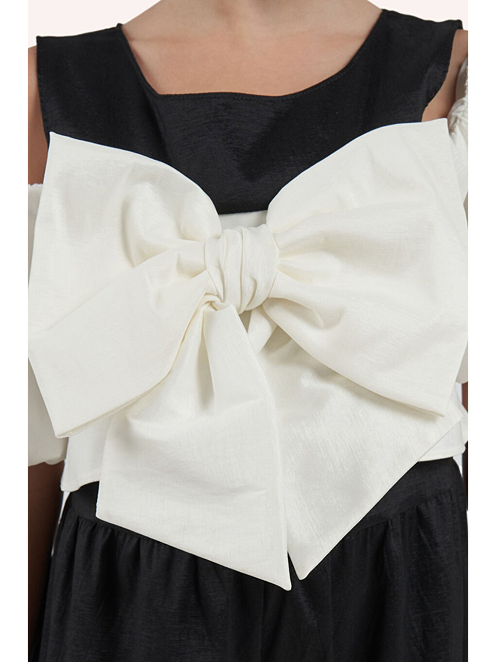 Siyah Kız Çocuk Fiyonk Detaylı Salopet-4