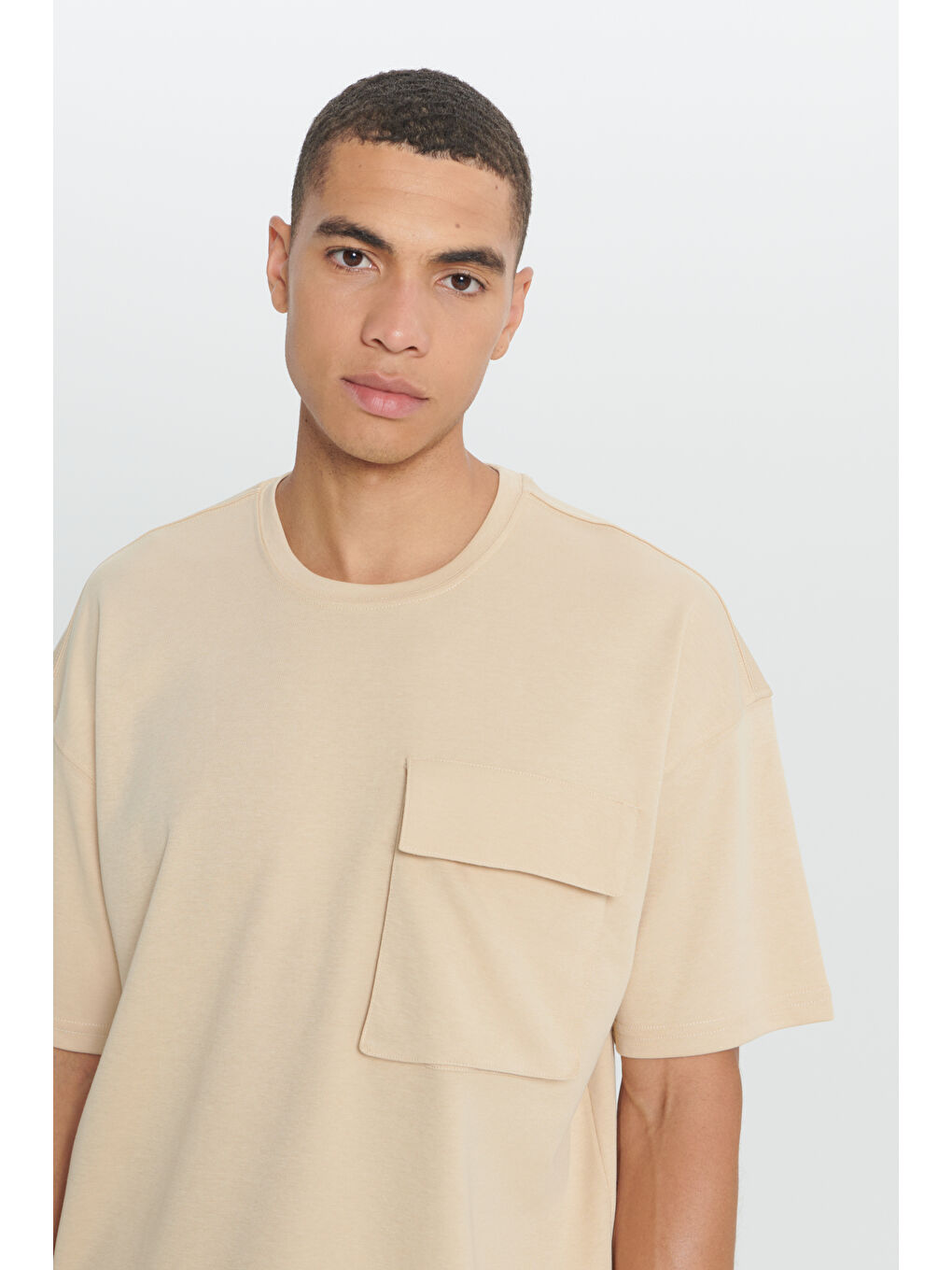 Erkek Bej Oversize Fit Bol Kesim Pamuklu Düz Bisiklet Yaka Tişört-4