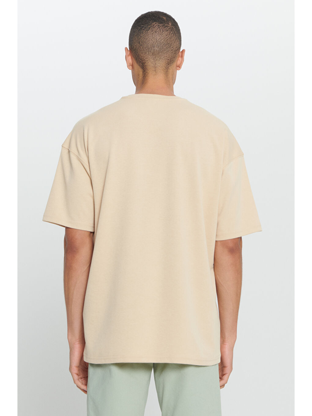 Erkek Bej Oversize Fit Bol Kesim Pamuklu Düz Bisiklet Yaka Tişört-5