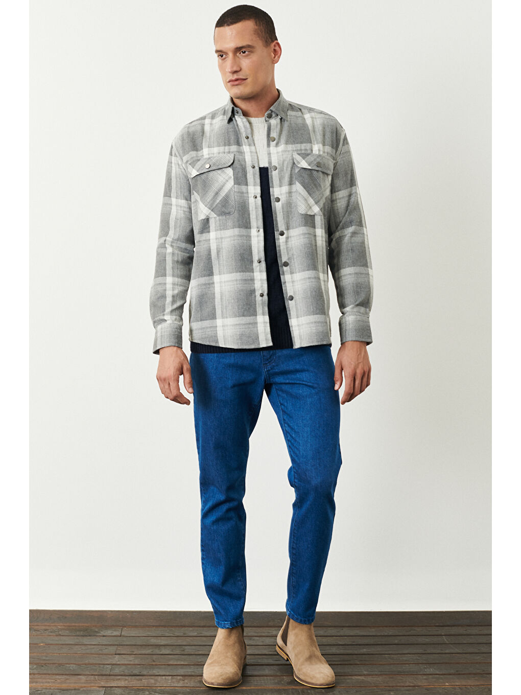 Erkek Gri-Beyaz Oversize Fit Geniş Kesim Düğmeli Yaka Ekose Desenli Oduncu Gömlek Ceket-1