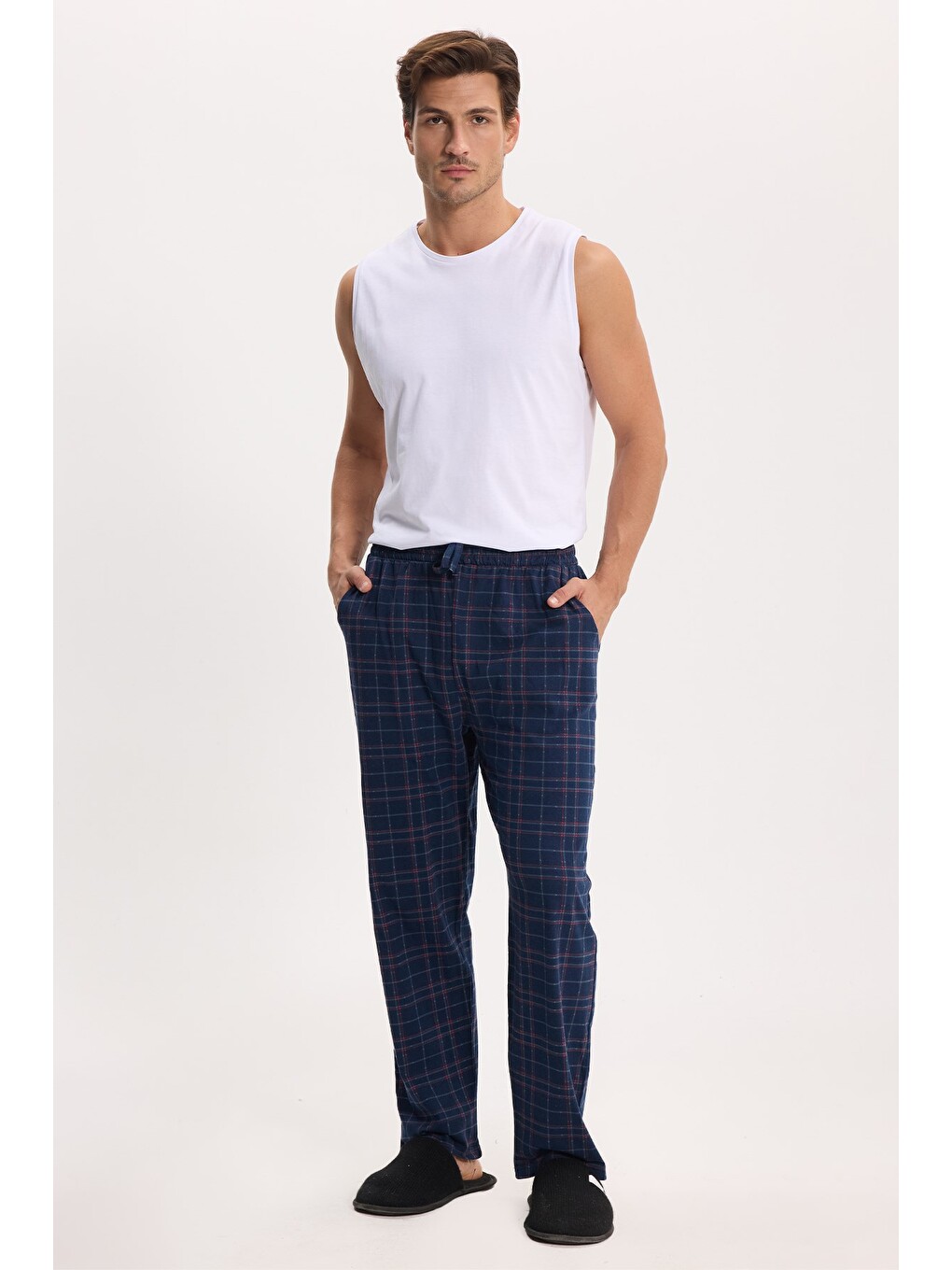 Erkek Standart Fit Normal Kesim Pamuklu Kareli Beli Bağcıklı Cepli Lacivert Pijama Altı