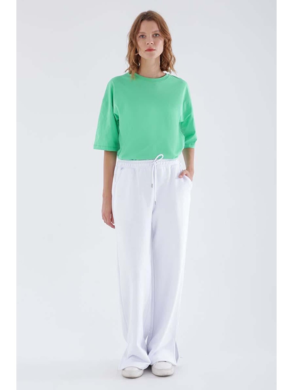 Beyaz-paçası Yırtmaçlı Eşofman Altı-1