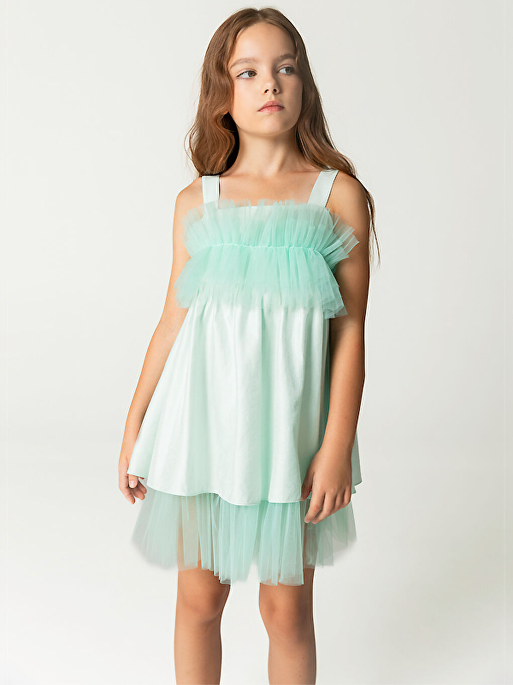 Yeşil Fırfır Göğüs Detaylı Askılı Kız Çocuk Elbise