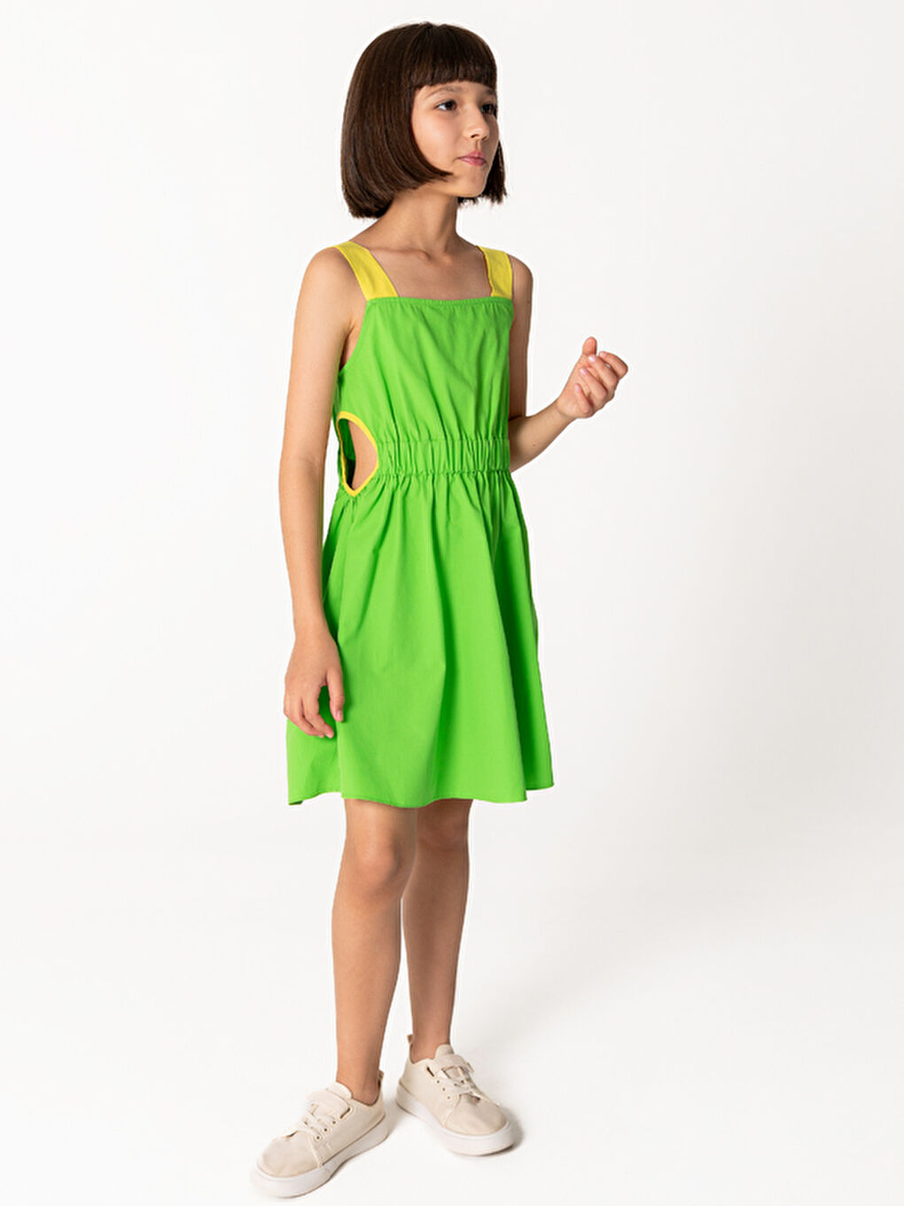 Yeşil Askılı Beli Açık Pamuklu Kız Çocuk Elbise