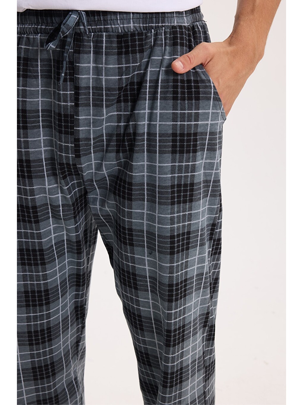 Erkek Standart Fit Normal Kesim Pamuklu Kareli Beli Bağcıklı Cepli Gri Pijama Altı-1