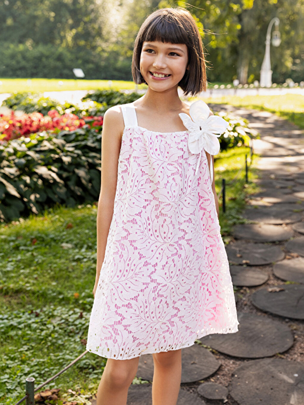 Beyaz Dantel Pembe Pamuk Astarlı Askılı Kız Çocuk Elbise-3