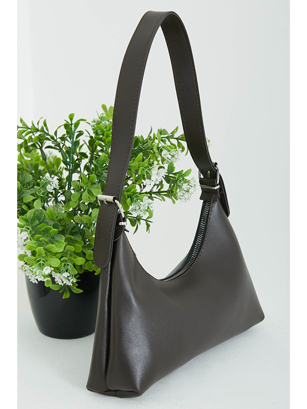 Kahverengi Kadın Koyu Kahve Kadın Baget Model Toka Detaylı El ve Omuz Çantası - 26820