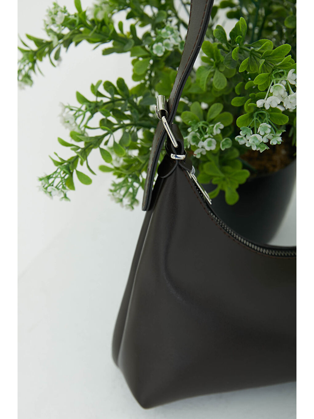 Kahverengi Kadın Koyu Kahve Kadın Baget Model Toka Detaylı El ve Omuz Çantası - 26820-3