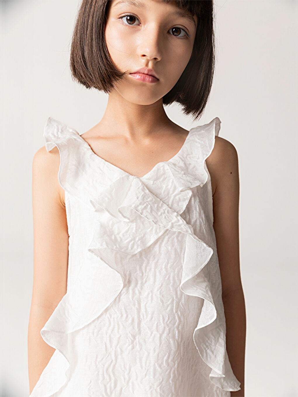 Fırfırlı Beyaz Kolsuz Kız Çocuk Elbise-2