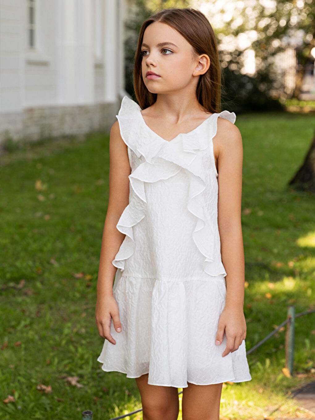 Fırfırlı Beyaz Kolsuz Kız Çocuk Elbise-3