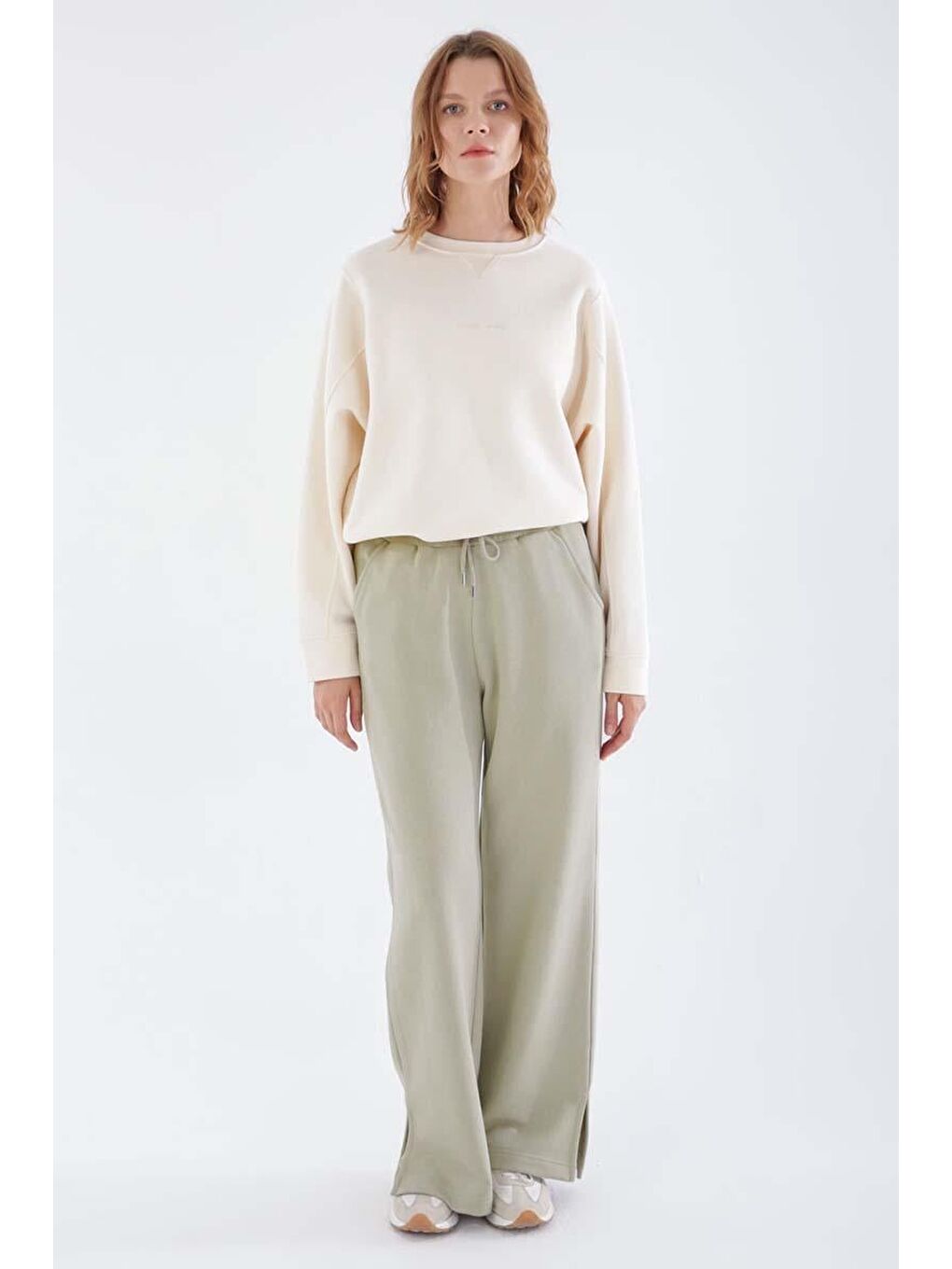 Yeşil Defne-Paçası Yırtmaçlı Eşofman Altı