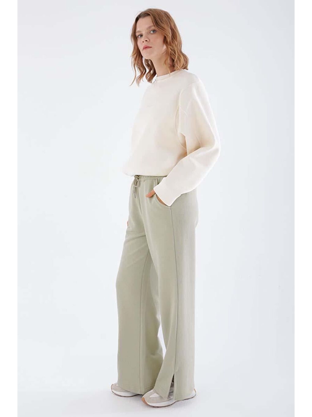 Yeşil Defne-Paçası Yırtmaçlı Eşofman Altı-1