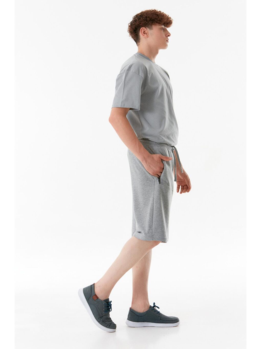 Gri Beli Bağcıklı Cepleri Fermuarlı Şort-1