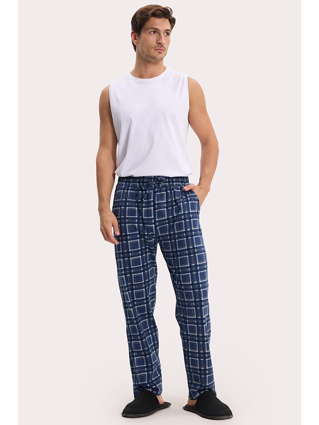 Erkek Standart Fit Normal Kesim Pamuklu Kareli Beli Bağcıklı Cepli Lacivert Pijama Altı