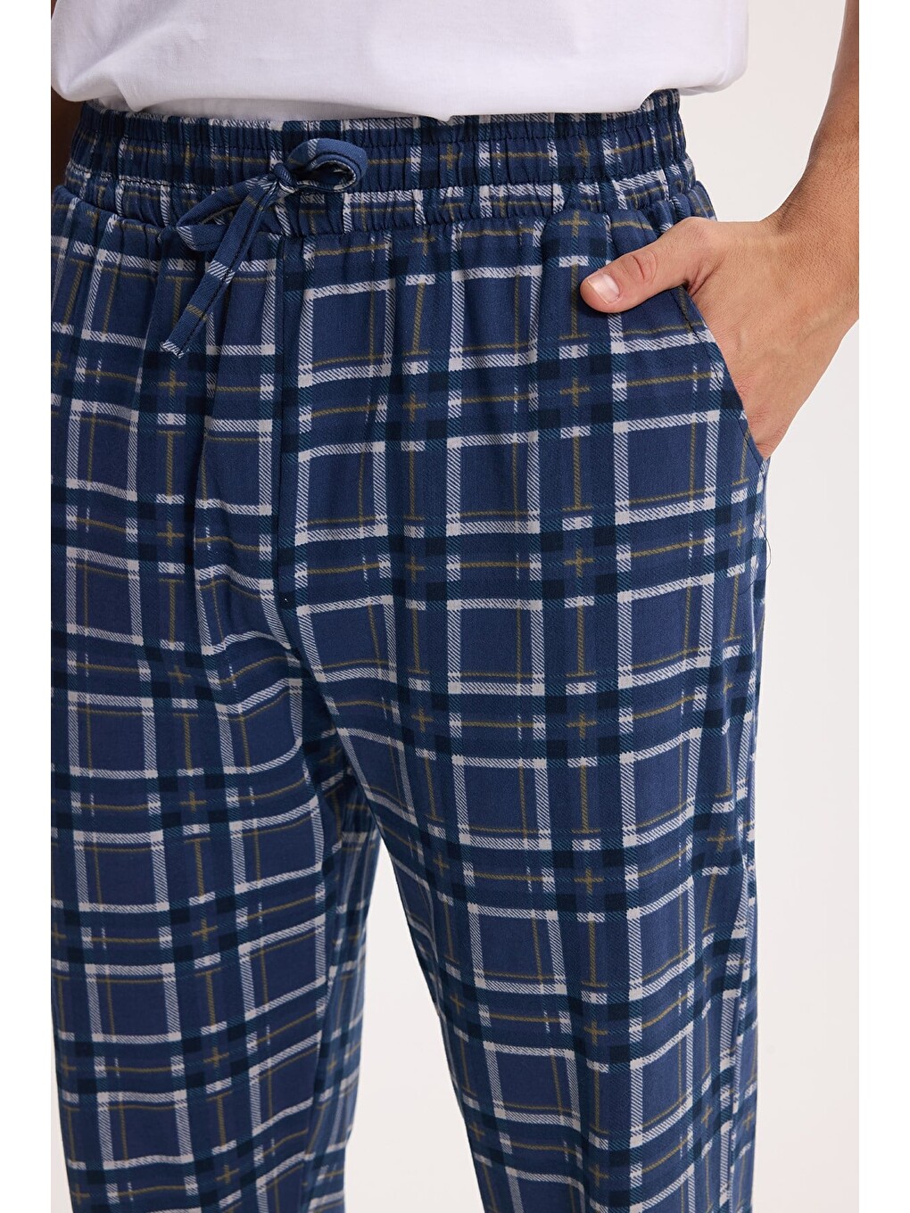 Erkek Standart Fit Normal Kesim Pamuklu Kareli Beli Bağcıklı Cepli Lacivert Pijama Altı-3