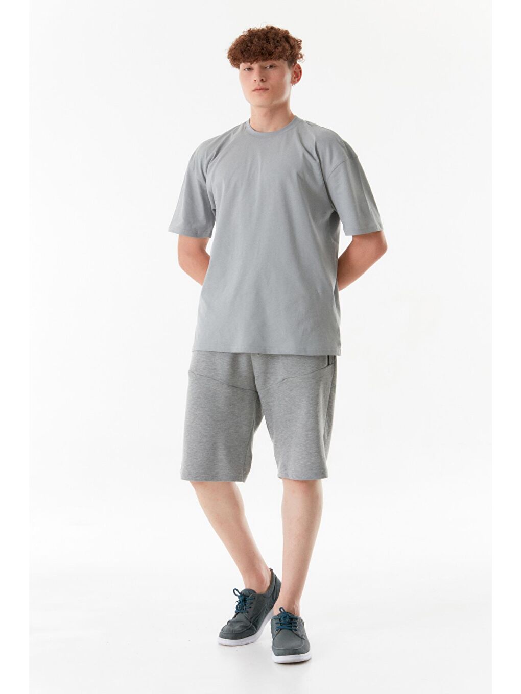 Gri Beli Bağcıklı Cepleri Fermuarlı Şort-2