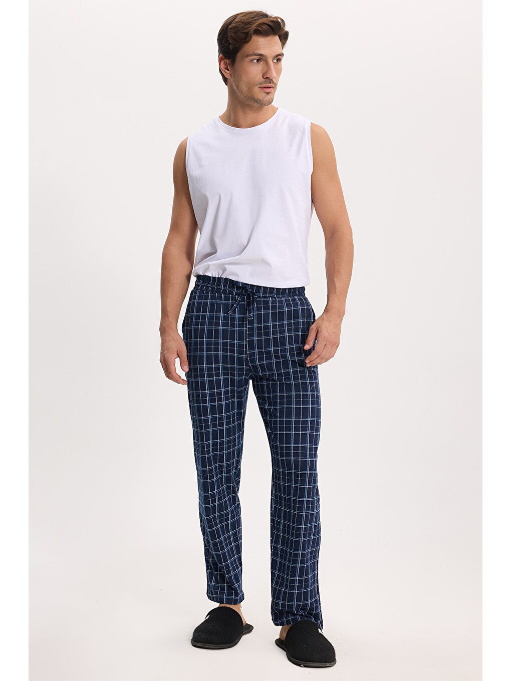 Erkek Standart Fit Normal Kesim Pamuklu Kareli Beli Bağcıklı Cepli Lacivert Pijama Altı