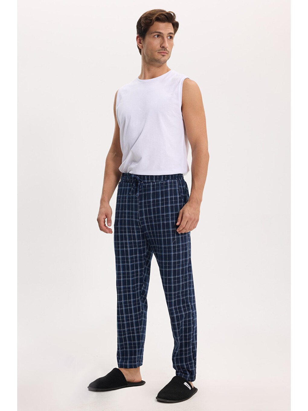 Erkek Standart Fit Normal Kesim Pamuklu Kareli Beli Bağcıklı Cepli Lacivert Pijama Altı-2