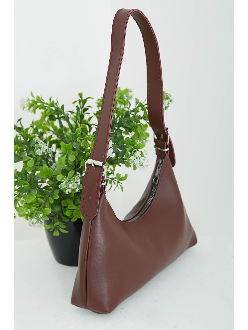 Kadın Bordo Kadın Baget Model Toka Detaylı El ve Omuz Çantası - 26820