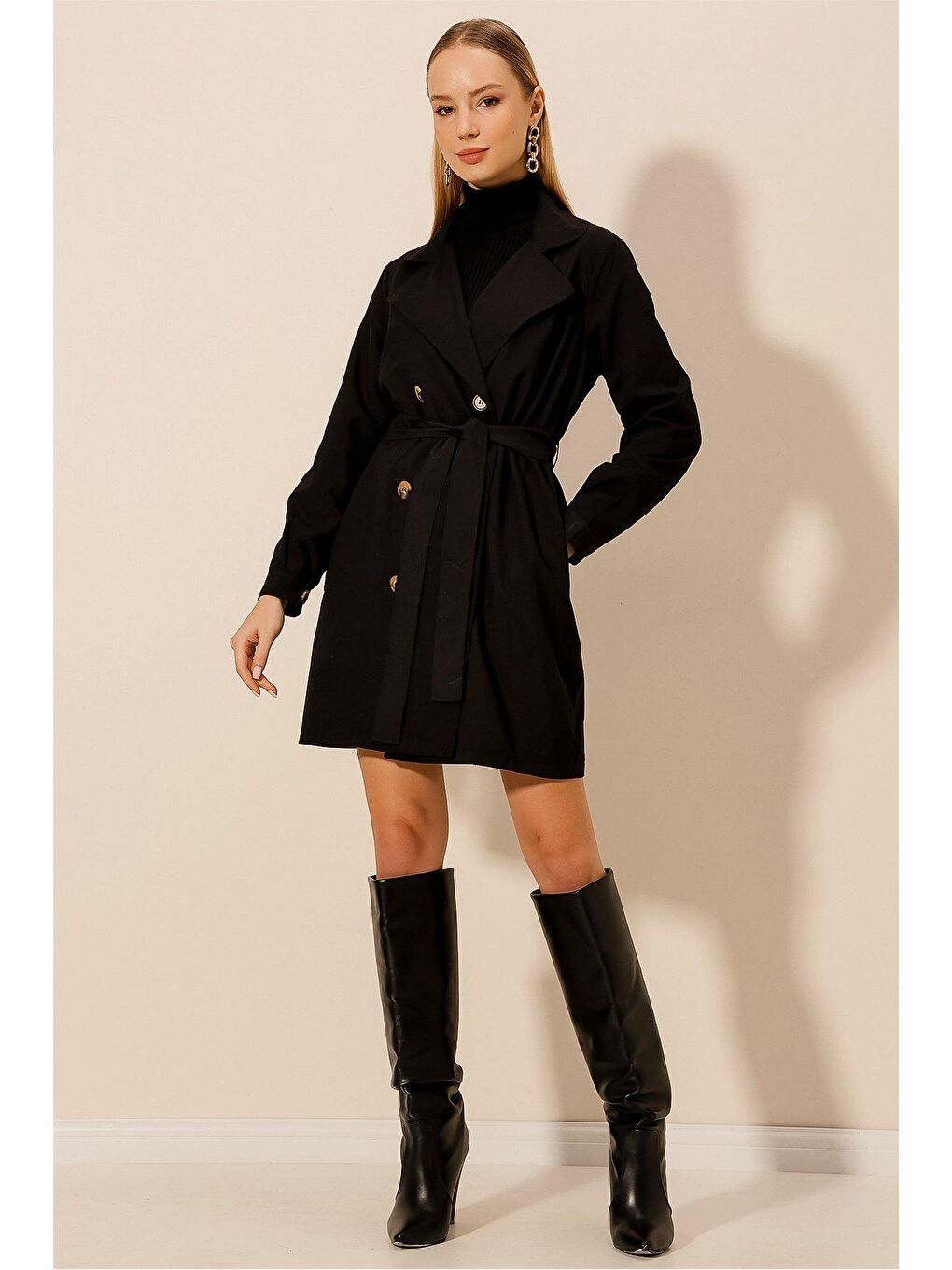 Siyah Kruvaze Yaka Mevsimlik TRENÇ