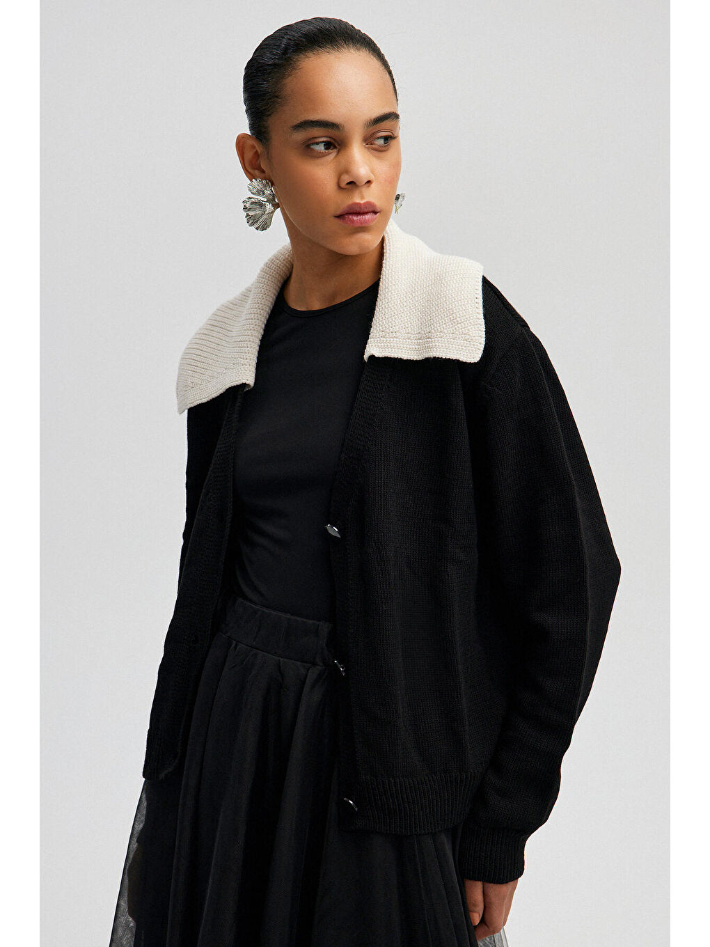 Siyah Kontrast Yakalı Triko Hırka