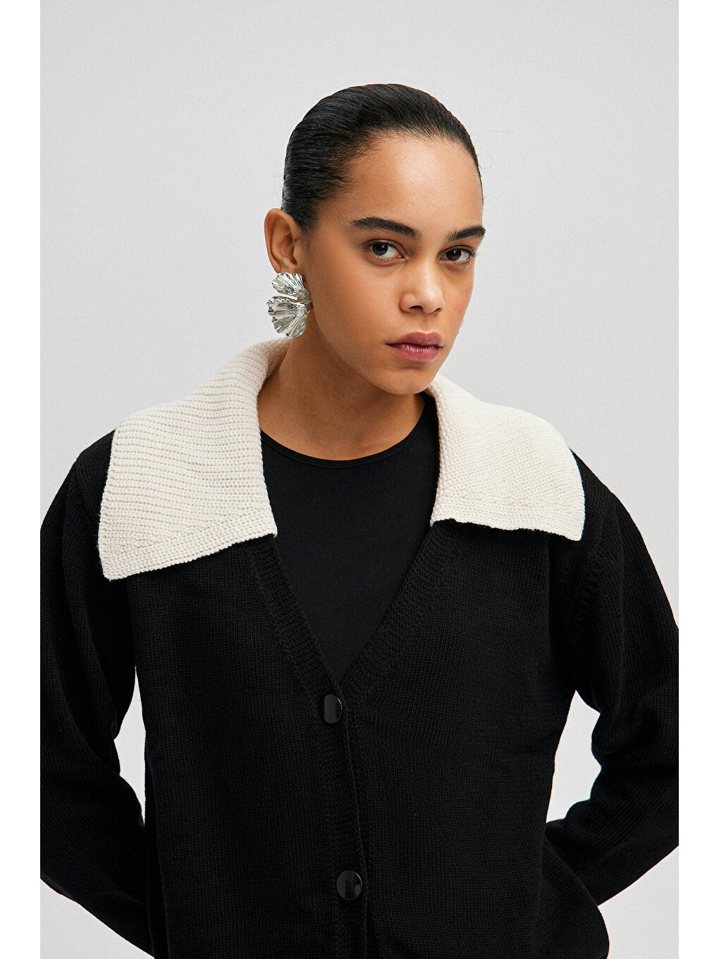 Siyah Kontrast Yakalı Triko Hırka-4