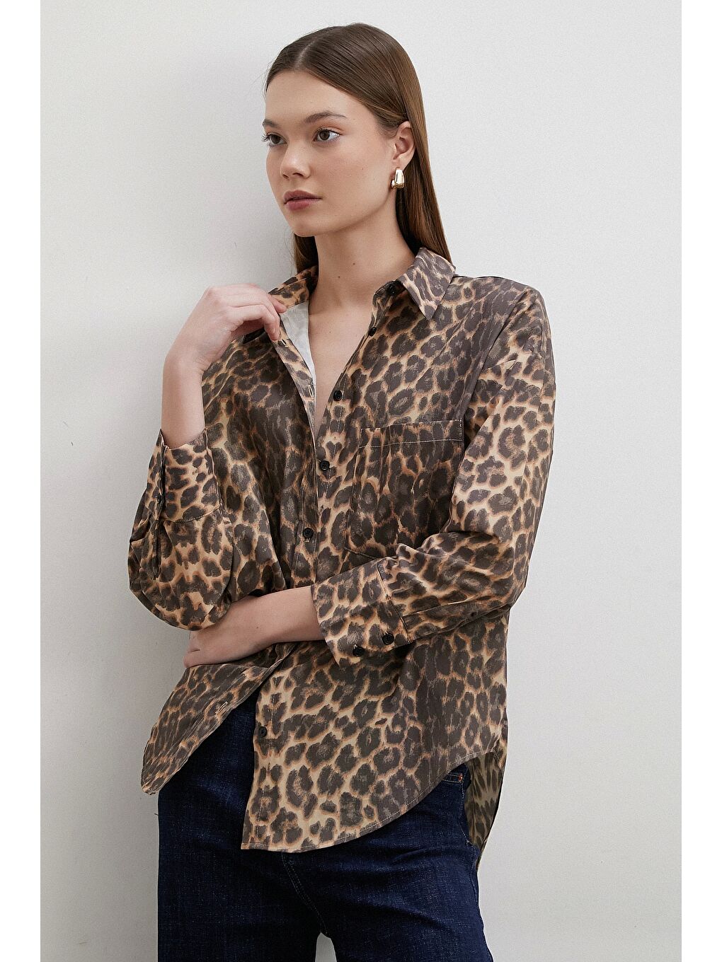 Karışık Leopar Desenli V Yaka Gömlek Kahve-1