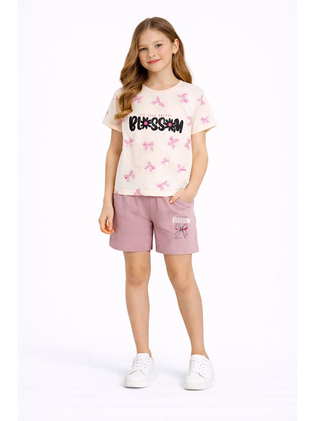 Pembe Gül Kurusu Fiyonk Desenli Bisiklet Yaka Tişörtlü Kız Çocuk Şortlu Takım 23884-1