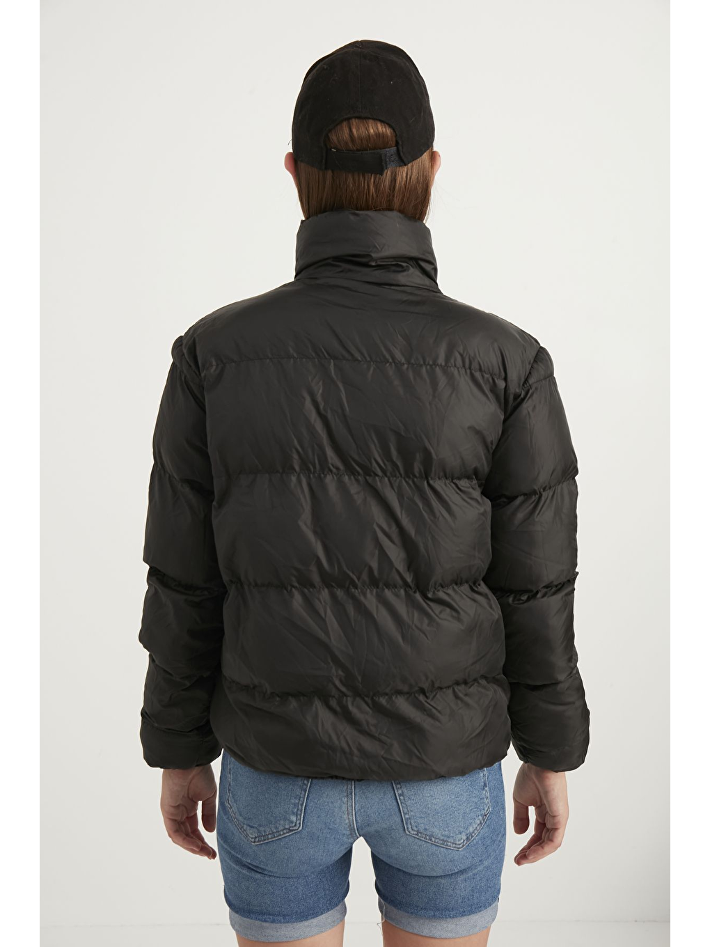 Kadın Siyah Dik Yaka Şişme Mont-1