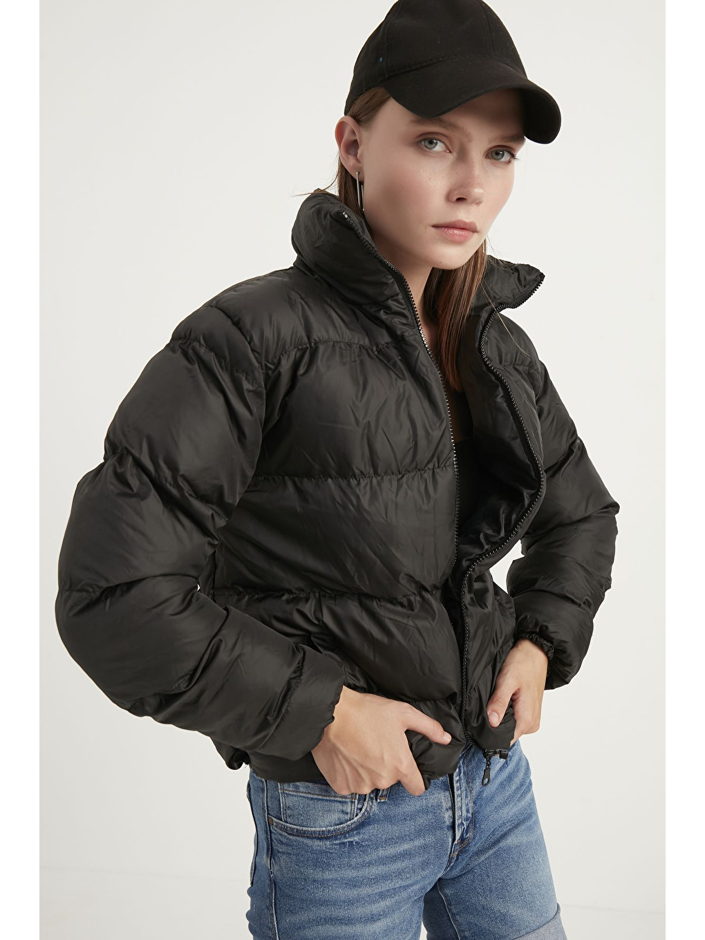 Kadın Siyah Dik Yaka Şişme Mont-2