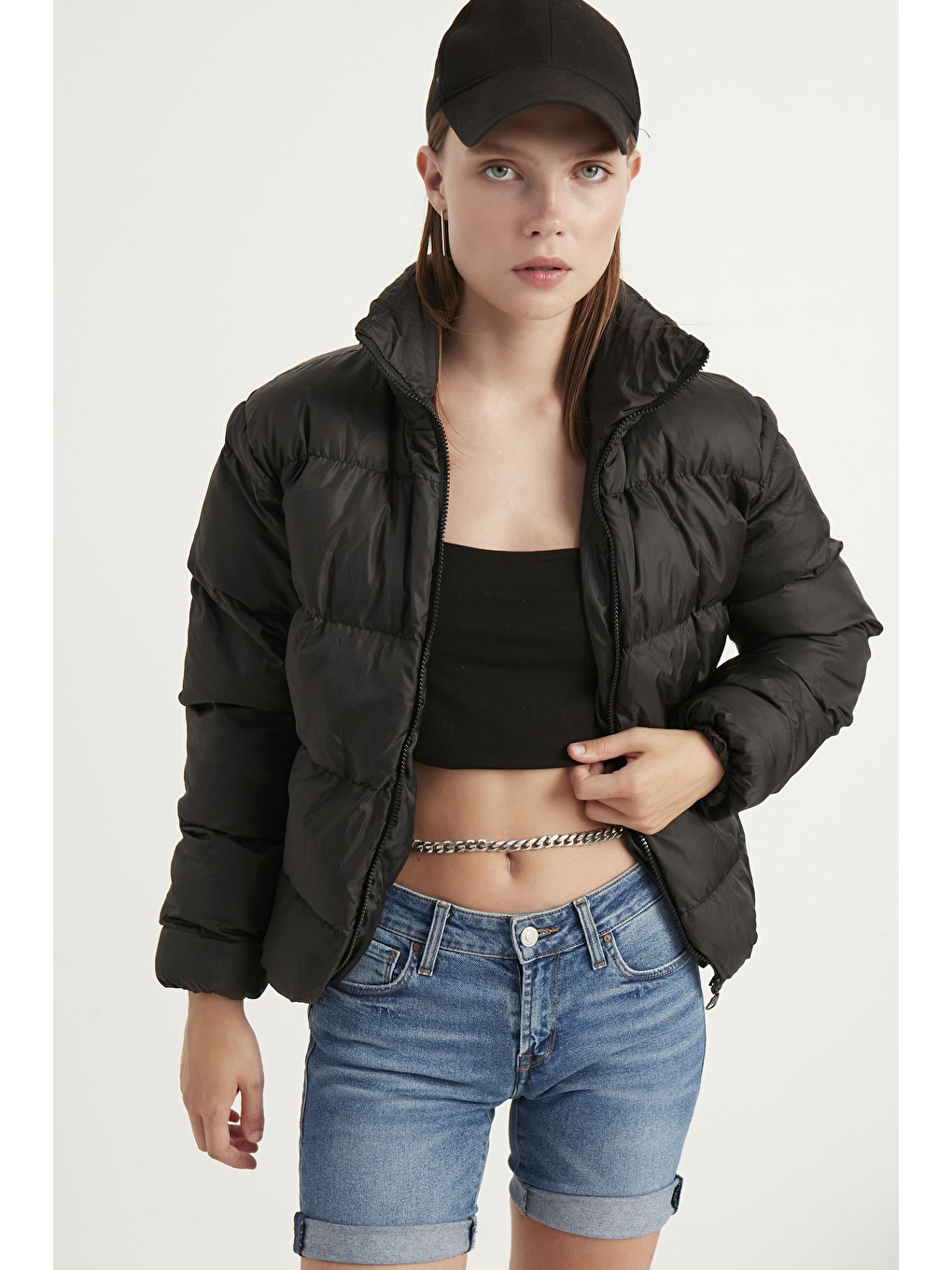 Kadın Siyah Dik Yaka Şişme Mont-3