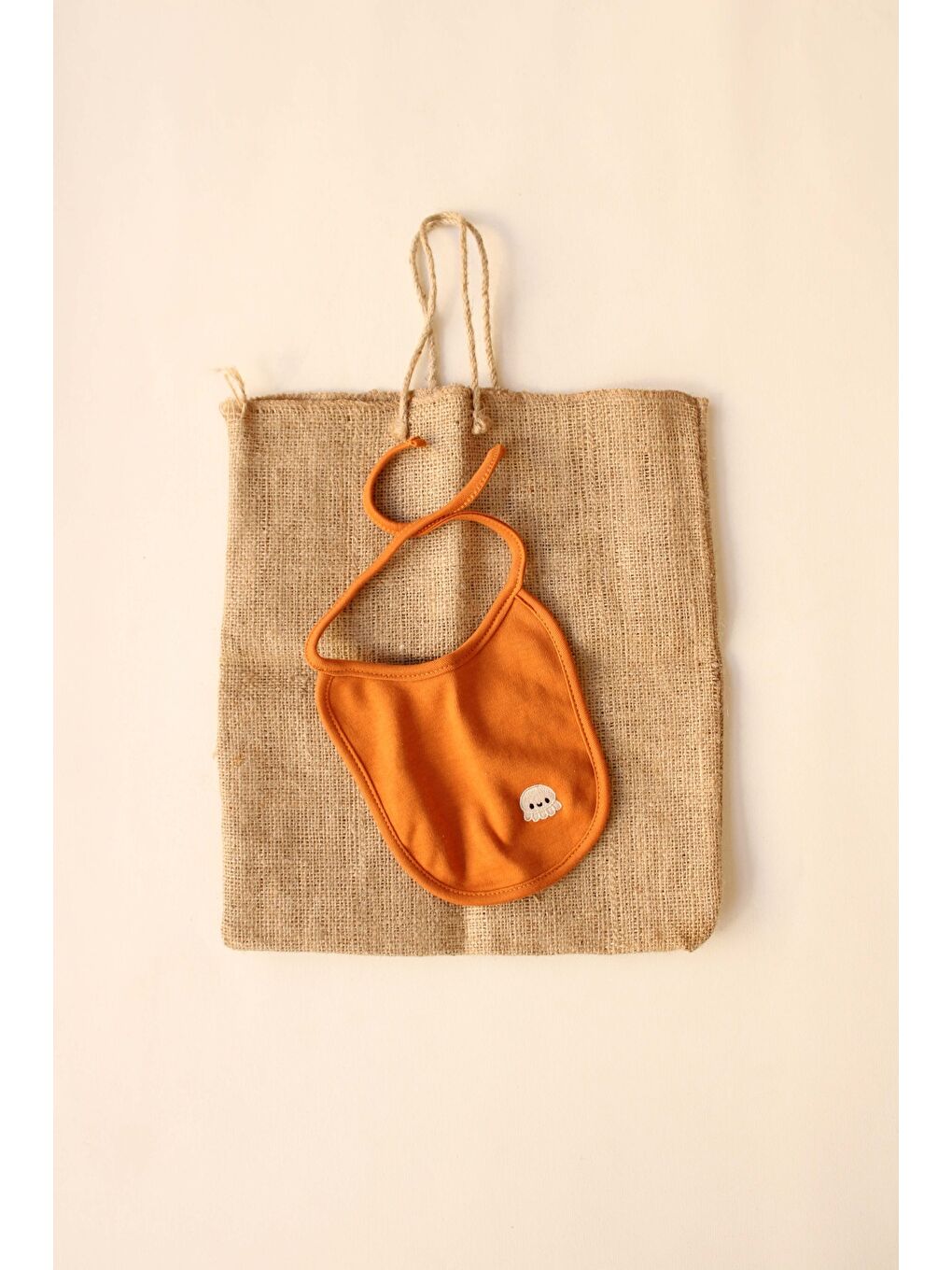 Ahtapot Nakışlı Biyeli Bebek Önlüğü 0-3 Ay-1