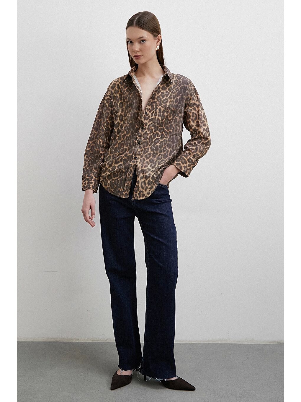 Karışık Leopar Desenli V Yaka Gömlek Kahve-5