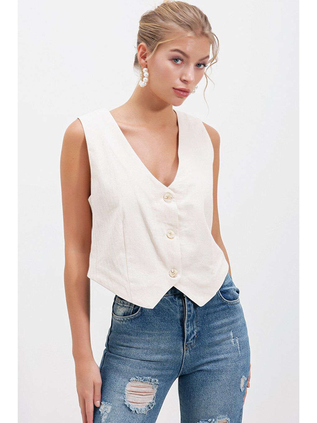 Ekru Düğmeli YELEK