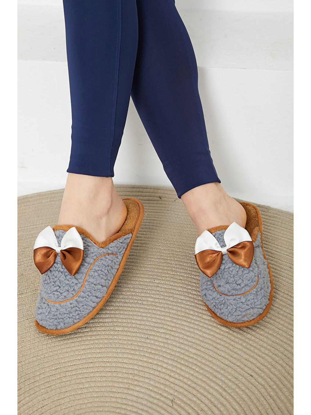 Kadın Gri Fiyonklu Pelüş Terlik   26681-1