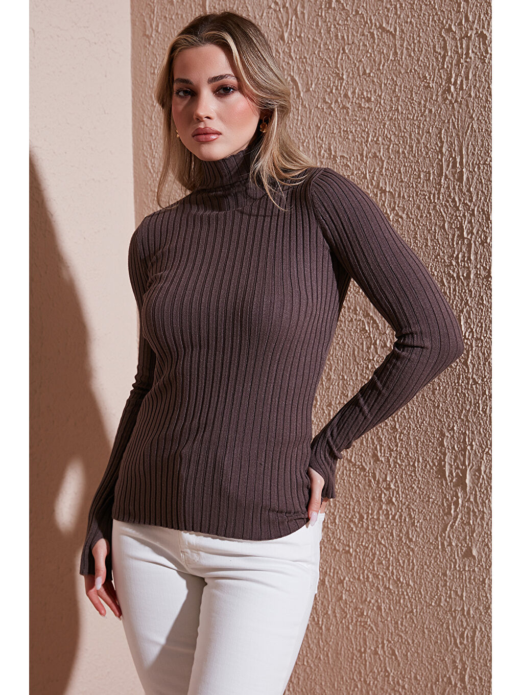 Kahverengi Regular Fit Balıkçı Yaka Kadın Body 25K0363K1-1