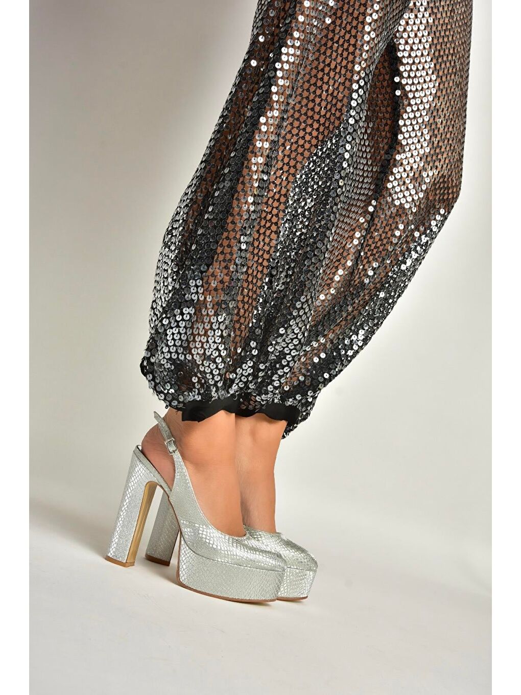 Gri Gümüş Kadın Topuklu Ayakkabı Y246195107-4