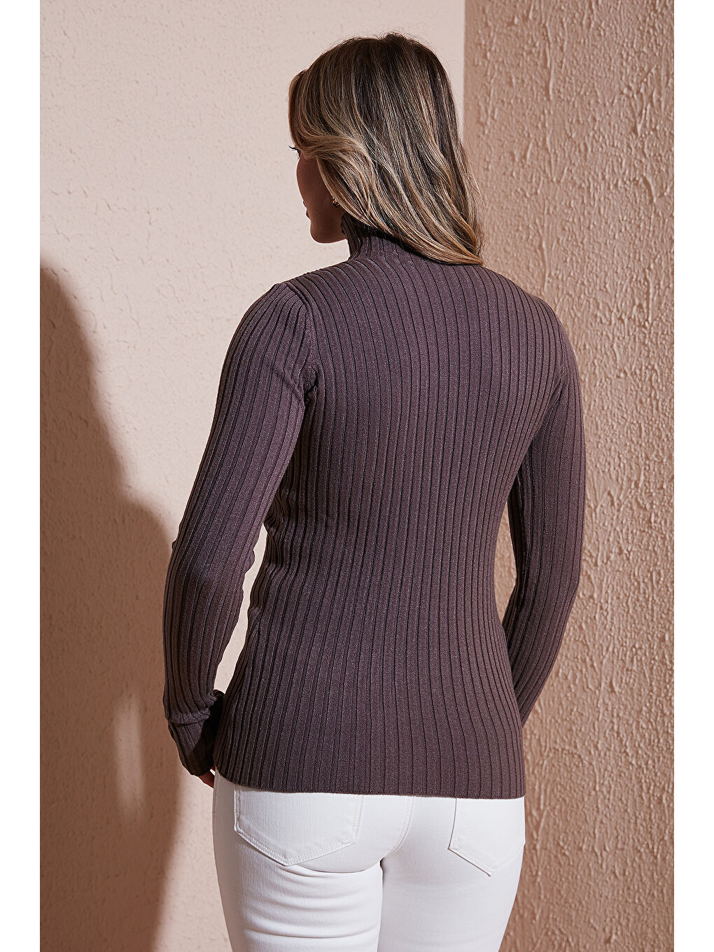 Kahverengi Regular Fit Balıkçı Yaka Kadın Body 25K0363K1-4