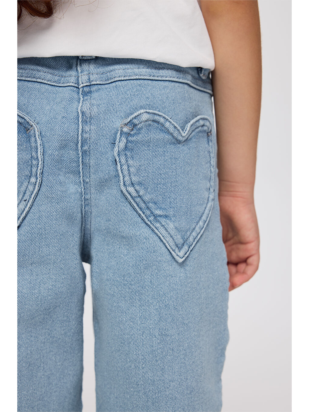 Kız Çocuk Ayarlanabilir Lastikli Arka Cebi Kalp Detaylı Mavi Jean Pantolon-3