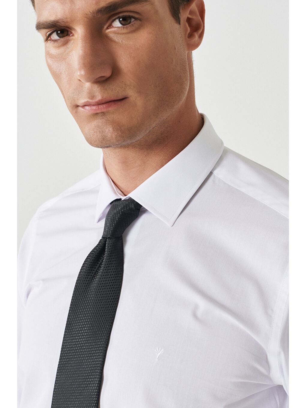 Erkek Beyaz Kolay Ütülenebilir Slim Fit Dar Kesim Klasik Yaka Gömlek-4