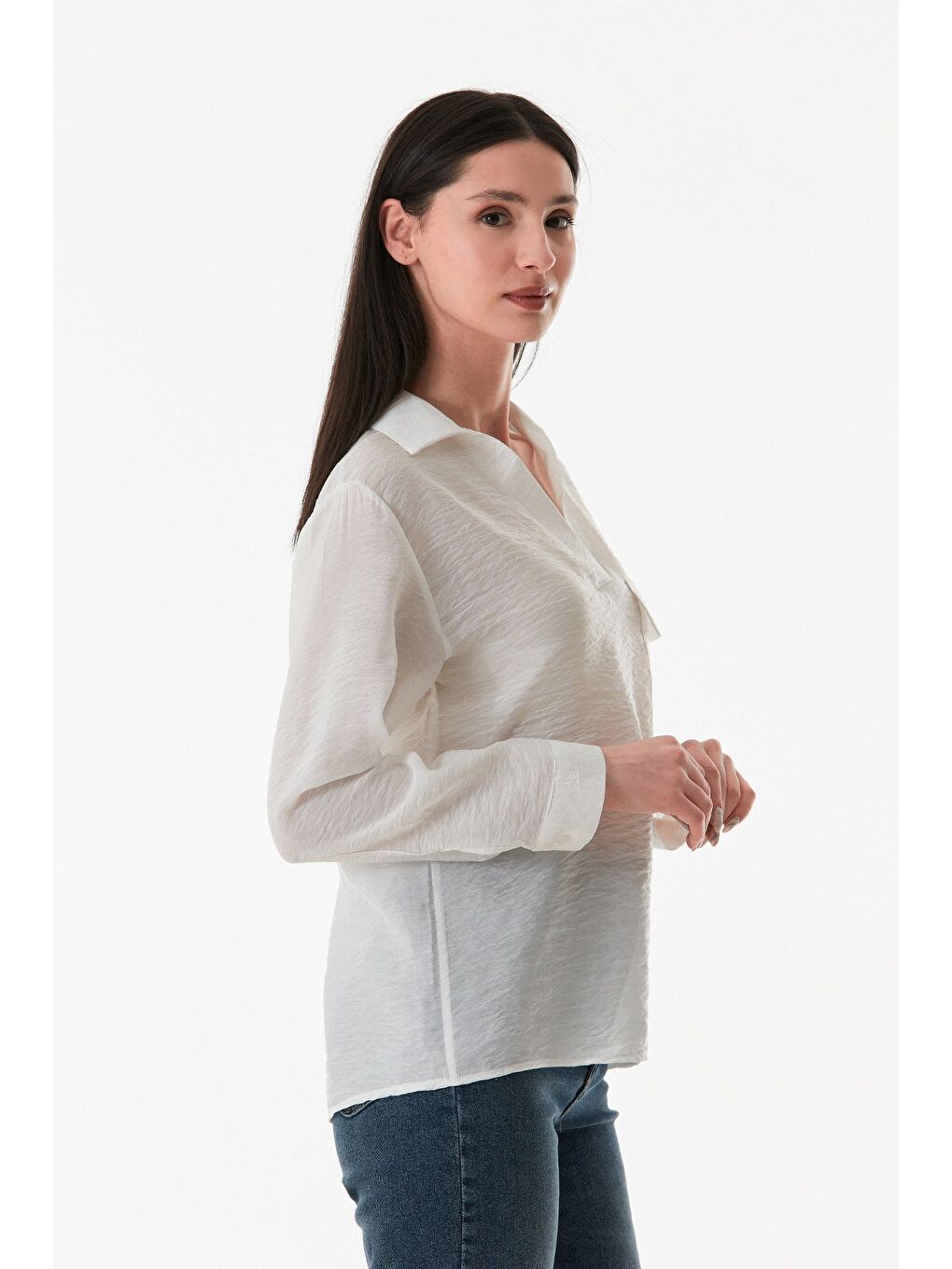 Beyaz Basic V Yaka Tek Cepli Gömlek-3